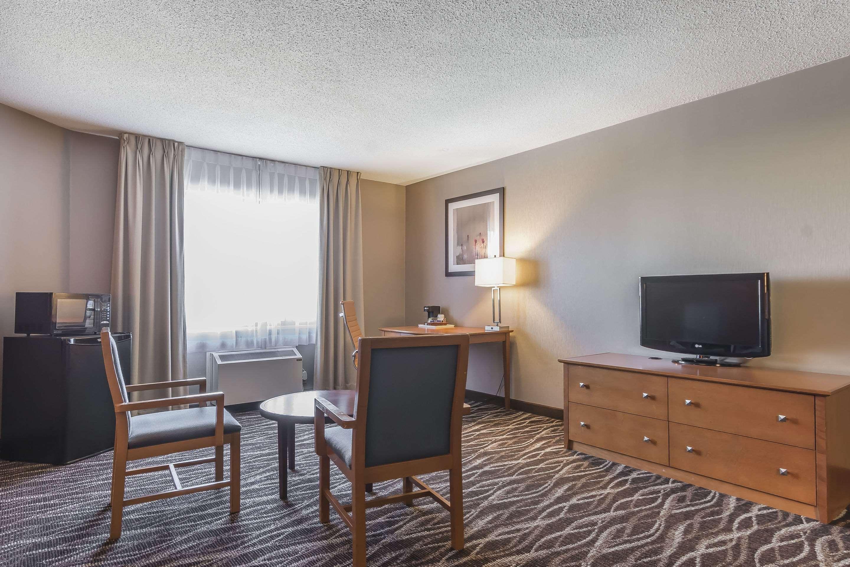 Spark By Hilton 2* Oshawa