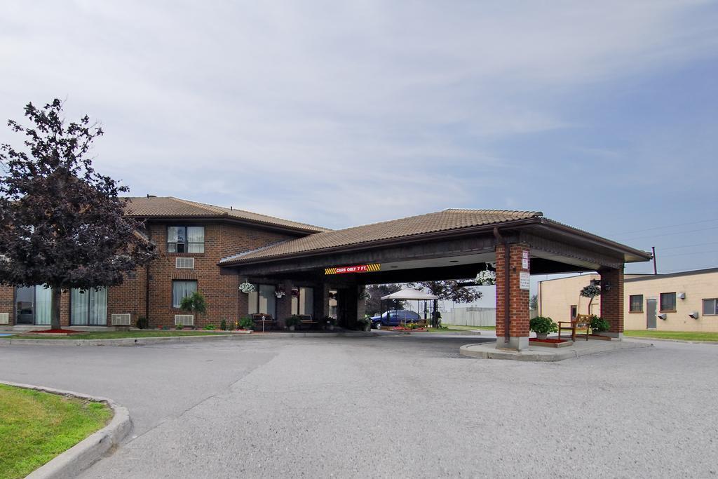 Spark By Hilton 2* Oshawa