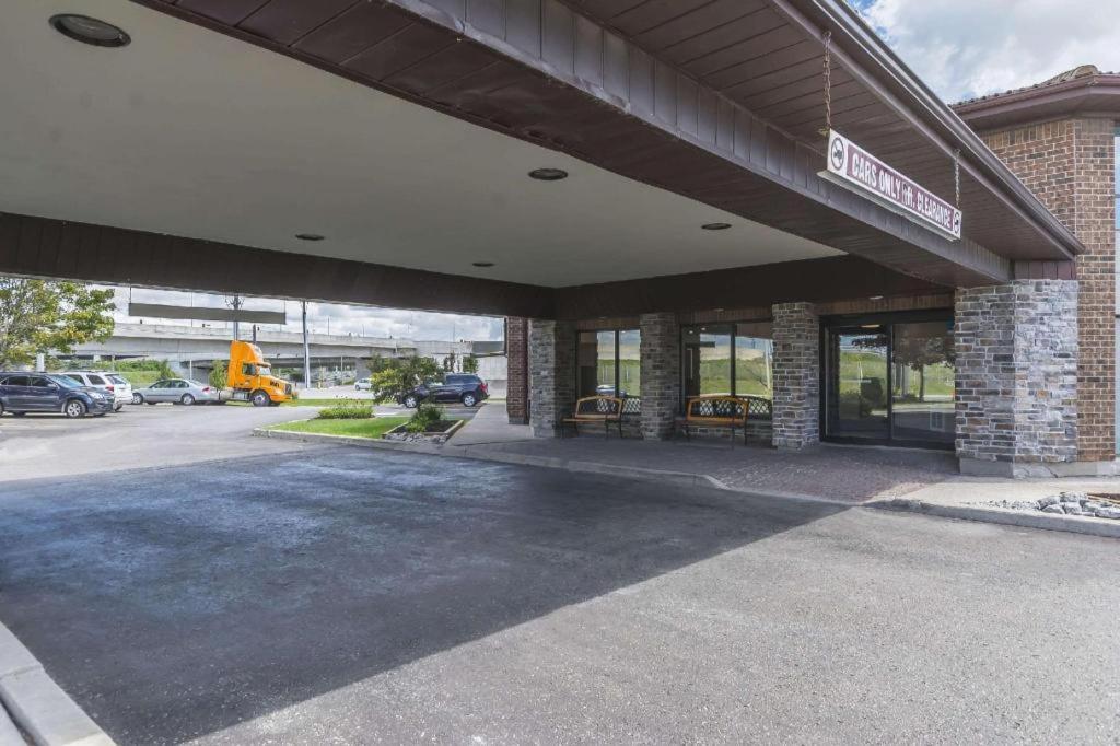 Spark By Hilton 2* Oshawa